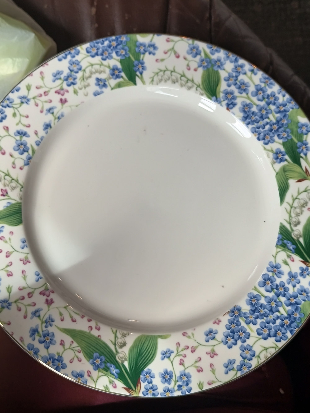 1 Blue Floral Grace Teaware Dinner Plate with Green Leaf Border